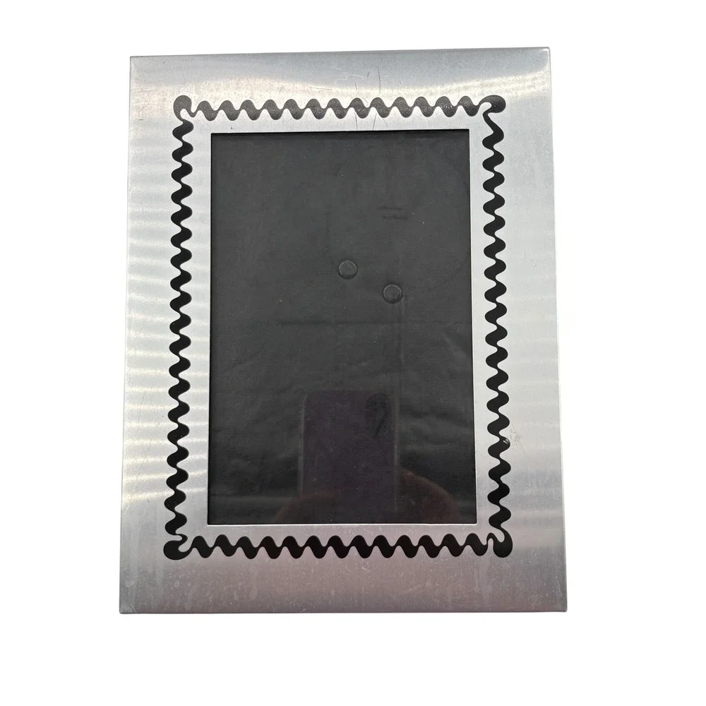 Vintage Y2K Brushed Silver Metal Wavy Scalloped Picture Frame Rickrack Border5x7